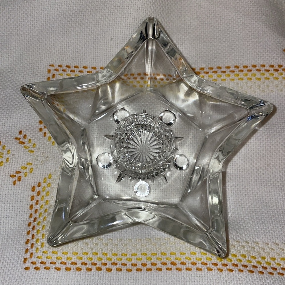 Vintage 1930’s cut Star-Shaped Glass Candle Holders. - Picture 3 of 7
